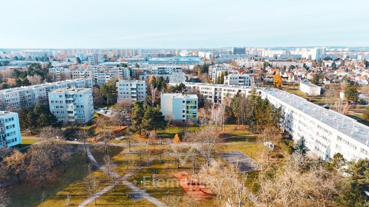 Prodej světlého bytu 4+kk (65 m²) v kompletně zrekonstruovaném domě 
