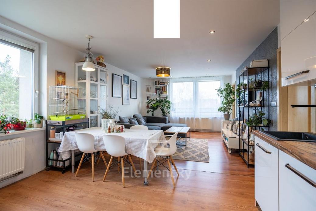 Prodej světlého bytu 4+kk (65 m²) v kompletně zrekonstruovaném domě 