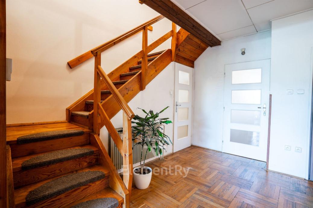 Prodej rodinného domu 4+KK se zahradou v klidné části Malšovic 