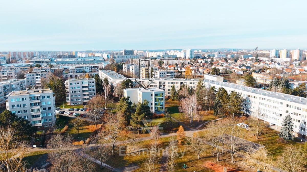 Prodej světlého bytu 4+kk (65 m²) v kompletně zrekonstruovaném domě 