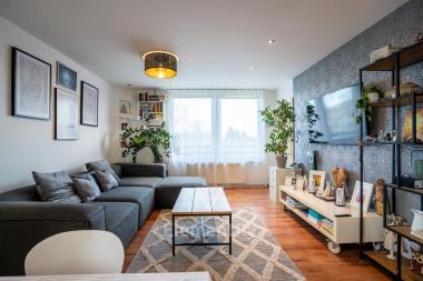 Prodej světlého bytu 4+kk (65 m²) v kompletně zrekonstruovaném domě