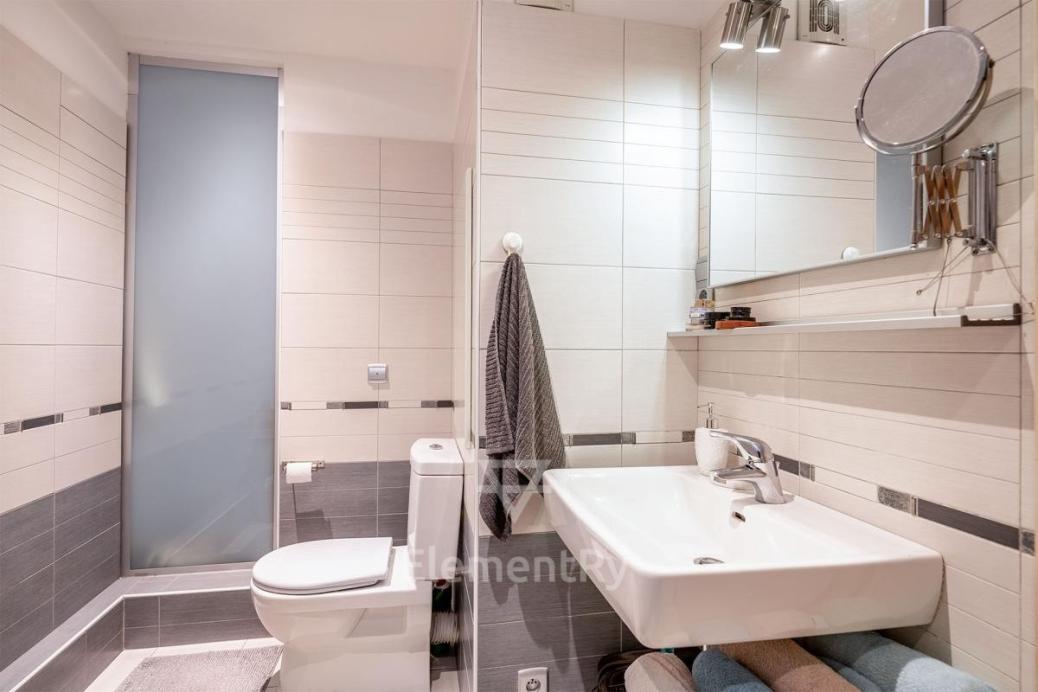 Prodej světlého bytu 4+kk (65 m²) v kompletně zrekonstruovaném domě 