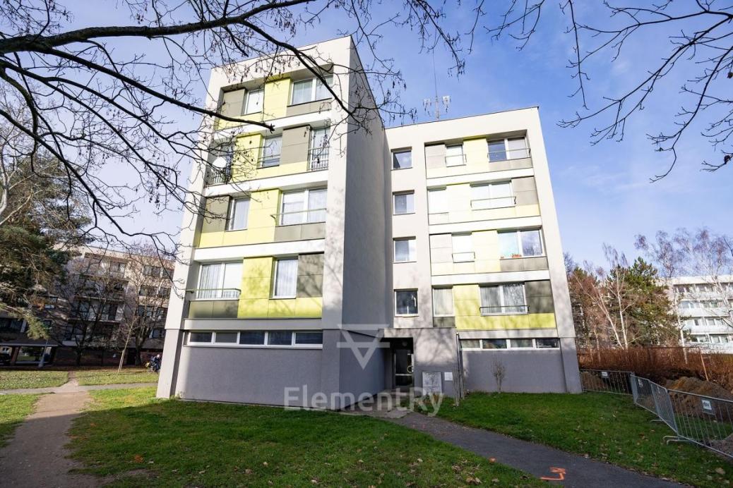 Prodej světlého bytu 4+kk (65 m²) v kompletně zrekonstruovaném domě 